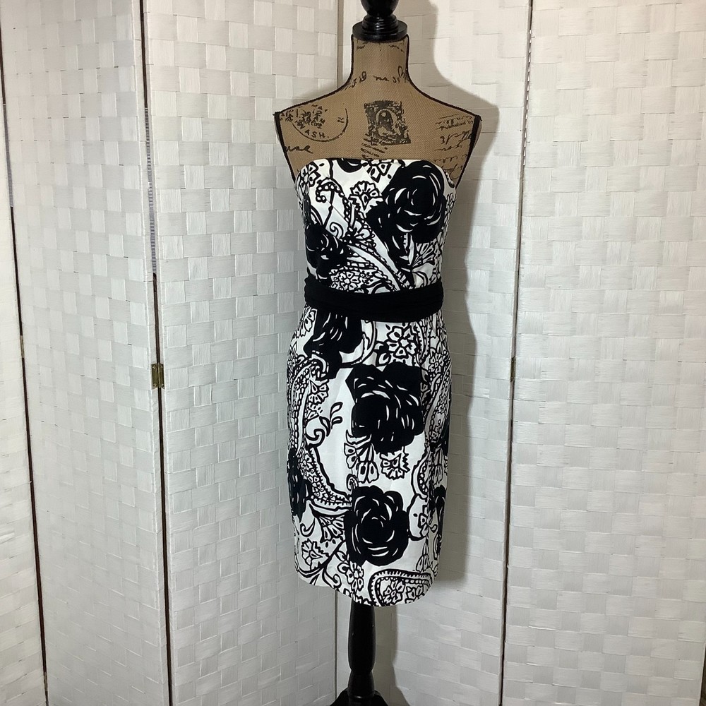 WHBM white house black market black, white strapless dress floral size 4